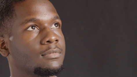 2019.12.15_man-looking-up-7